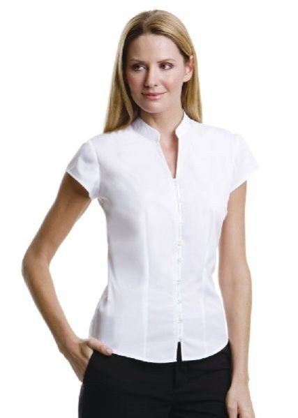 Woman wearing a white Chinese-collar shirt